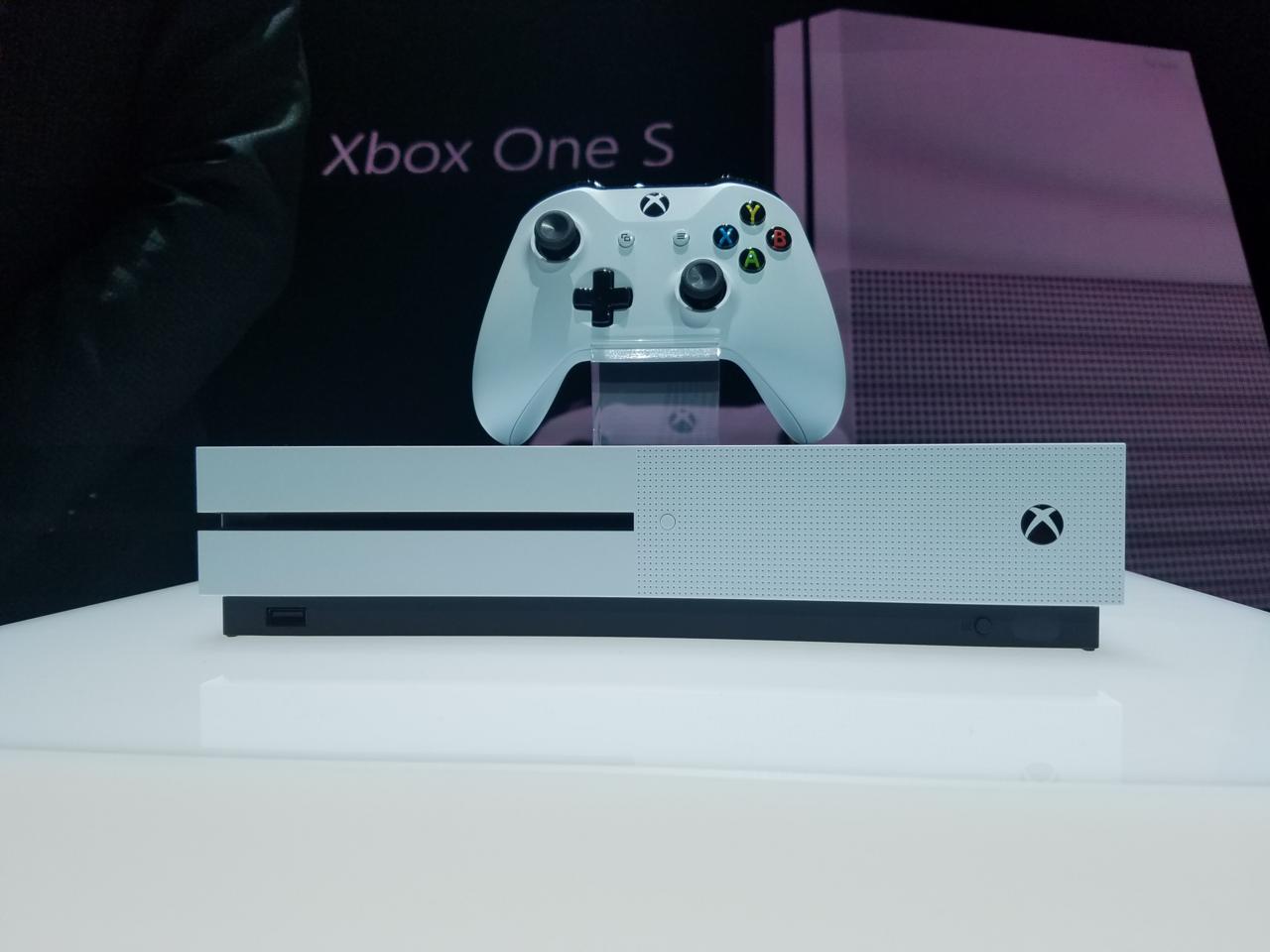 Play video and music files on Xbox One S