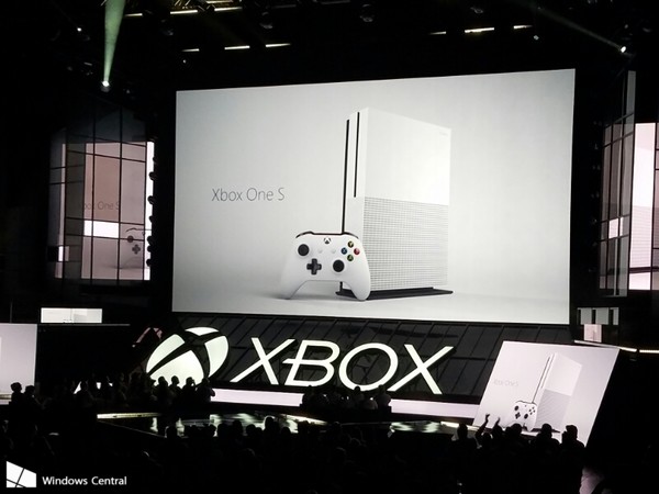 Play DVD discs on Xbox One S in a legal way